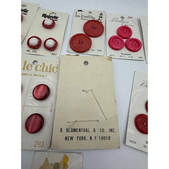 Vintage Red Buttons Lot on Cards Majestic Le Chic La Petite Japan Holland - Picture 7 of 10